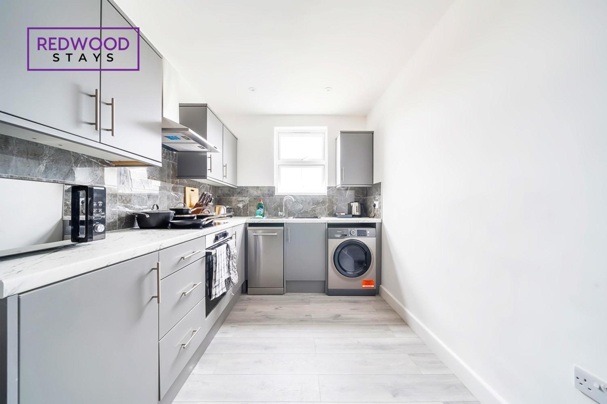 Brand New, 2 Bed 1 Bath, Modern Town Center Apartment, Free Wifi & Netflix By Redwood Stays Aldershot Buitenkant foto