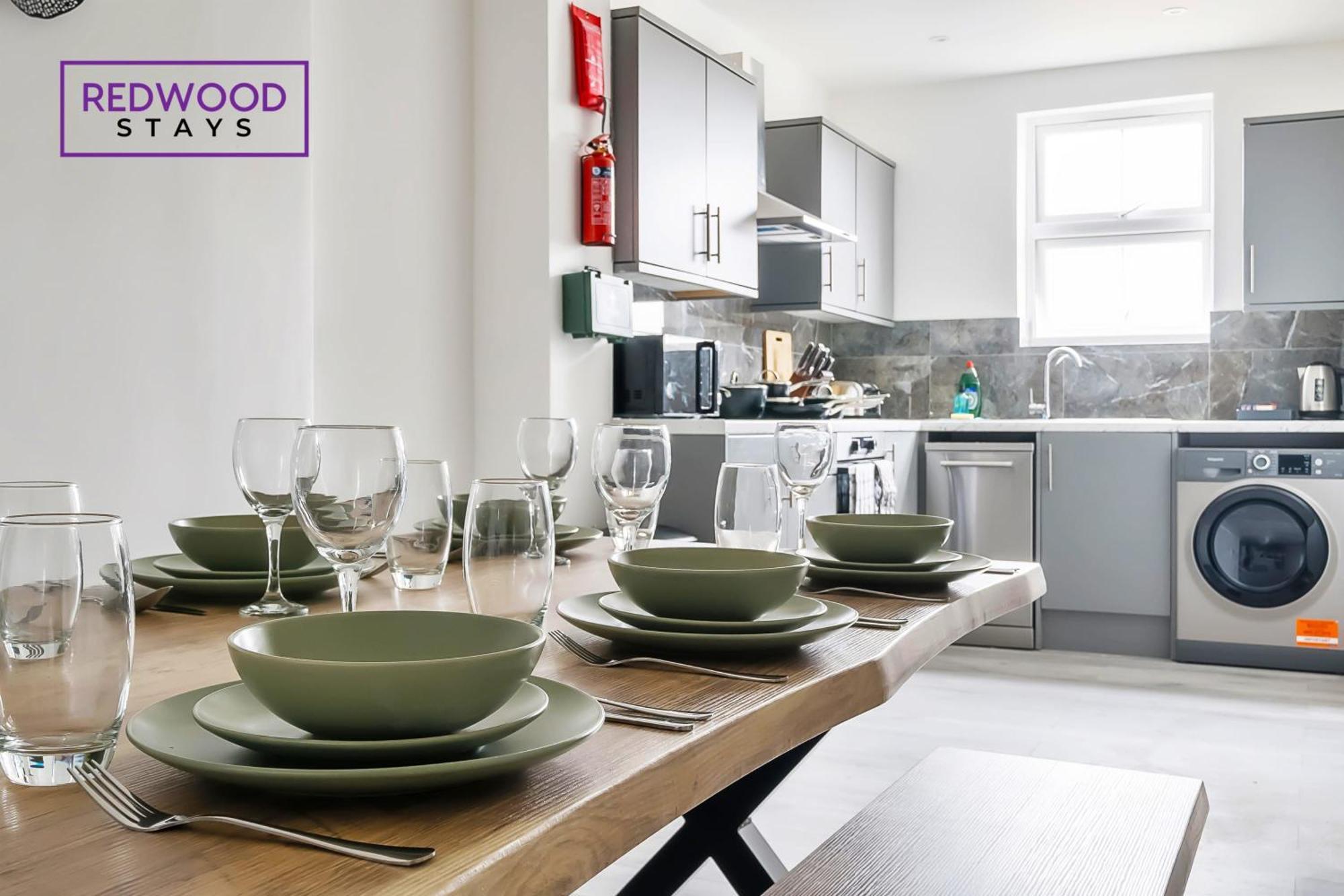 Brand New, 2 Bed 1 Bath, Modern Town Center Apartment, Free Wifi & Netflix By Redwood Stays Aldershot Buitenkant foto